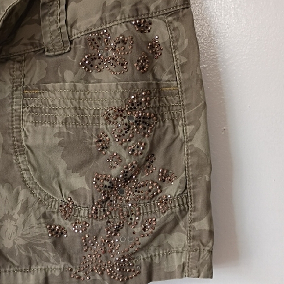 Express Olive Floral Cargo Shorts Embroidered Rhinestones bedazzled size 2 Y2K - Picture 4 of 13
